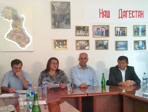 Пресс-конференция для журналистов местных и федеральных СМИ прошла в Махачкале. 22 мая 2012 г. Фото Ахмеда Магомедова для "Кавказского узла"