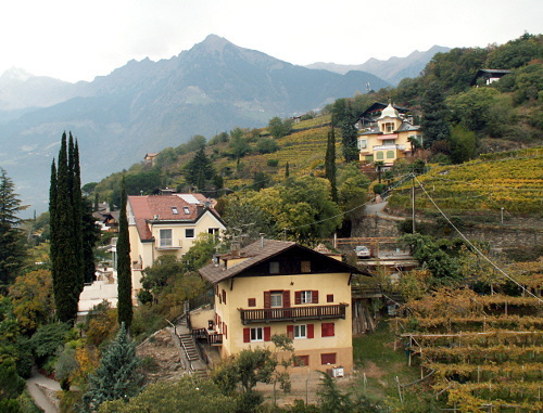 Вид города Мерано в провинции Южный Тироль, Италия. Фото: Michael Mertens, http://www.flickr.com/photos/froutes
