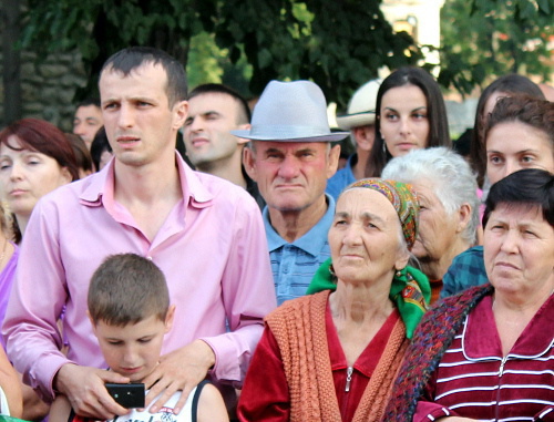 Северная Осетия, Алагир, 30 июня 2012 г. Митинг против строительства цементного завода. Фото Эммы Марзоевой для "Кавказского узла"