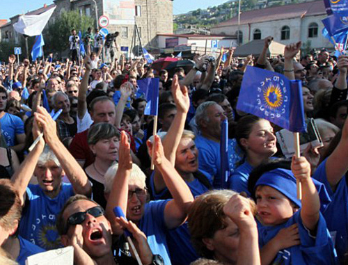 Акция "Грузинской мечты" в Ахалцихе 15 сентября 2012 г. Фото с официальной страницы Бидзины Иванишвили на Facebook, http://www.facebook.com/OfficialBIDZINAIVANISHVILI Акция "Грузинской мечты" в Ахалцихе 15 сентября 2012 г. Фото с официальной страницы Бидзины Иванишвили на Facebook, http://www.facebook.com/OfficialBIDZINAIVANISHVILI