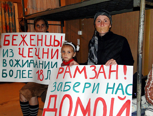 Участники голодовки беженцев в ПВР "Промжилбаза". Ингушетия, Карабулак, сентябрь 2012 г. Фото предоставлено "Единым кавказским форумом"
