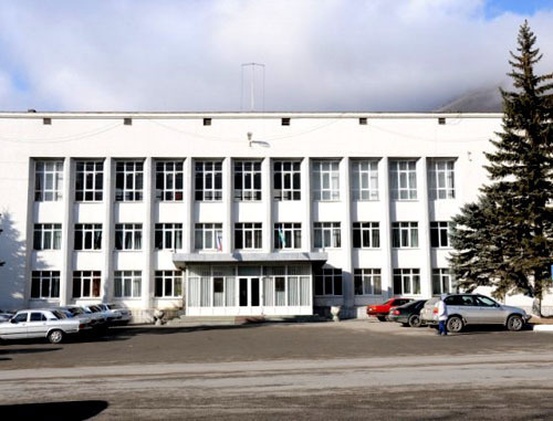 Здание администрации Эльбрусского района. Фото http://www.kbrarchive.ru
