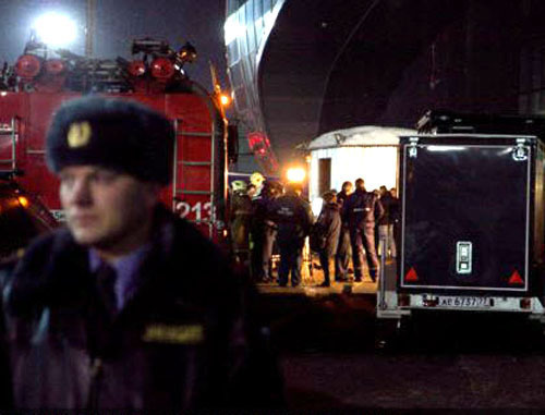 Сотрудники ФСБ работают на месте теракта в аэропорту "Домодедово". Москва, 24 января 2011 г. Фото: Yuri Timofeyev (RFE/RL)