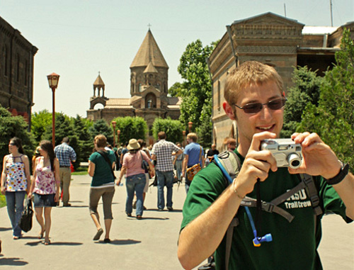 Туристы в Ереване. Фото: Kayla Sawyer, http://www.flickr.com/photos/ksawyer