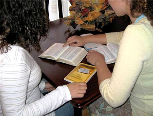 Свидетели Иеговы. Фото http://opasnost-novbug.ucoz.ru