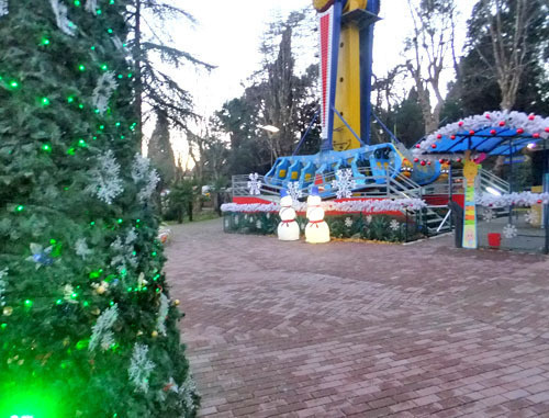 Новогодняя елка в парке "Ривьера". Сочи,30 декабря 2012 г. Фото Светланы Кравченко для "Кавказского узла" 