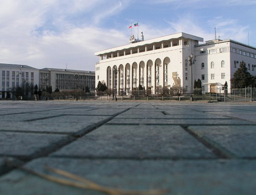 Махачкала, площадь Ленина и Дом Правительства. Фото: http://moidagestan.ru