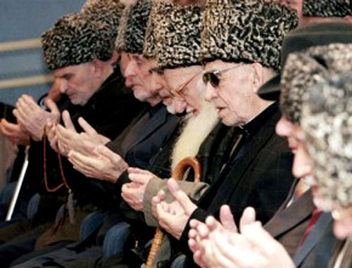 Участники регионального общественного движения "Мехк-Кхел". Фото http://www.habar.org