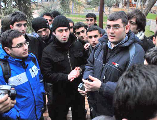 Активисты «Ирели» провели акцию протеста перед посольством Франции в Азербайджане. Баку, 24 января 2012 г. Фото: Тофик Бабаев, http://1news.az
