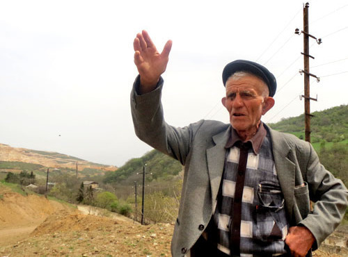 Пенсионер Овсеп Сулейманян, один из переселенных жителей Вардадзора. Нагорный Карабах, Мартакертский район, 9 апреля 2013 г. Фото Алвард Григорян для "Кавказского узла"
