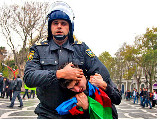 Полиция пресекла несогласованную акцию протеста сторонников оппозиции. Баку, 17 ноября 2012 г. Фото Азиза Каримова для "Кавказского узла"