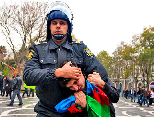 Полиция пресекла несогласованную акцию протеста сторонников оппозиции. Баку, 17 ноября 2012 г. Фото Азиза Каримова для "Кавказского узла" Полиция пресекла несогласованную акцию протеста сторонников оппозиции. Баку, 17 ноября 2012 г. Фото Азиза Каримова для "Кавказского узла"