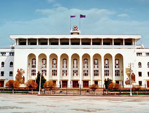 Дом правительства Республики Дагестан. Фото: АбуУбайда, http://commons.wikimedia.org/