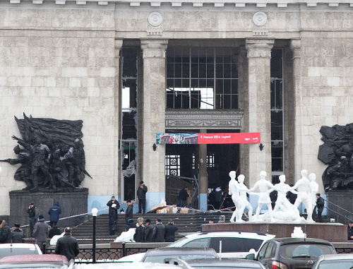 Здание железнодорожного вокзала Волгограда после теракта 29 декабря 2013 г. Фото: volganet.ru