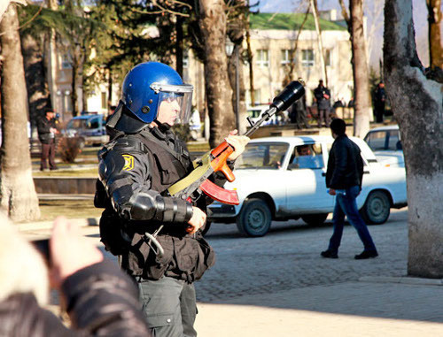 На улицах Исмаиллы во время беспорядков 23-24 января. Фото Азиза Каримова для "Кавказского узла"