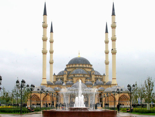 Мечеть «Сердце Чечни» имени Ахмата Кадырова. Грозный. Фото: André Widmer Maiakinfo http://ru.wikipedia.org/
