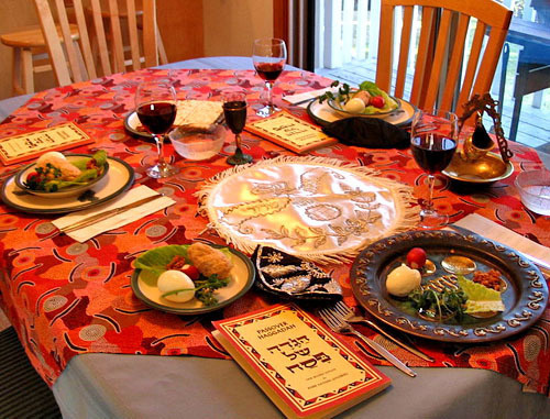Праздничный стол, приготовленный для пасхального вечера. Фото RadRafe http://commons.wikimedia.org/
