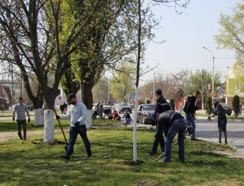Субботник в Грозном, апрель 2014 г. Фото пресс-службы мэрии Грозного, http://www.grozmer.ru/news/1769-subotnik.html