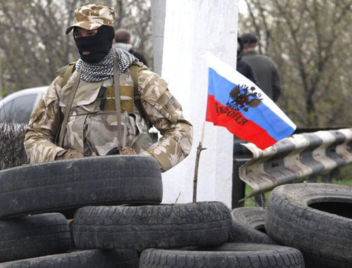 Человек в маске. Донбасс. Фото http://uainfo.org/yandex/309074-osvobodit-slavyansk-bez-voennoy-operacii-ne-udastsya.html Человек в маске. Донбасс. Фото http://uainfo.org/yandex/309074-osvobodit-slavyansk-bez-voennoy-operacii-ne-udastsya.html