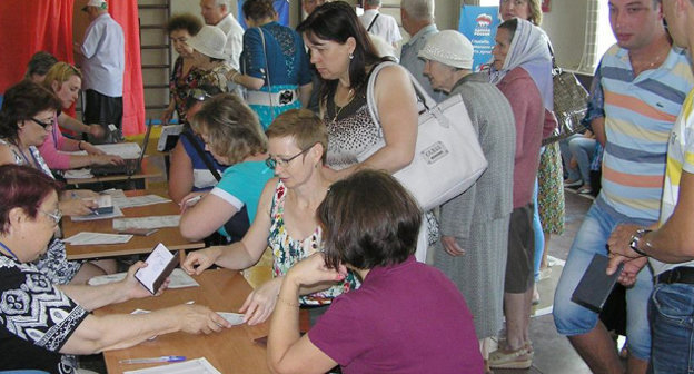 Голосование на гражданском референдуме "Народное доверие" в Волгограде 1 июня 2014 г. Фото Бориса Пылина с личной страницы в Facebook