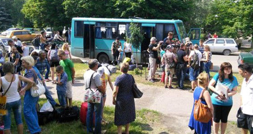 Беженцы с Украины, прибывшие в Кабардино-Балкарию. Июнь 2014 г. Фото http://president-kbr.ru/