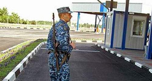 Солдат на КПП. Фото: http://big-rostov.ru/?p=9767
