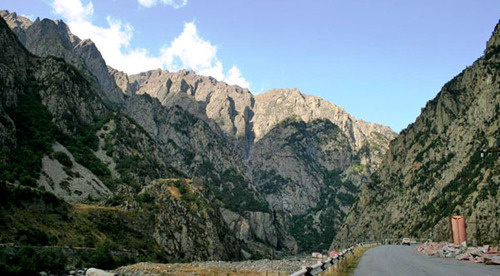 Дарьяльское ущелье. Северная Осетия. Фото: Kober https://ru.wikipedia.org/