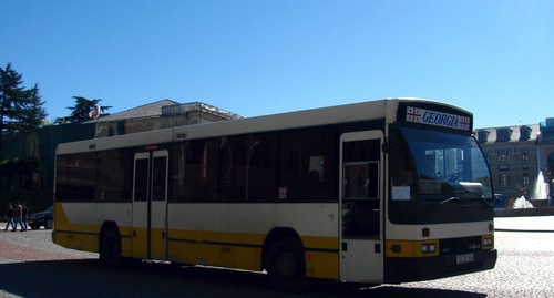 Автобус в центре Кутаиси.Фото Юлии Кашеты для "Кавказского узла".
