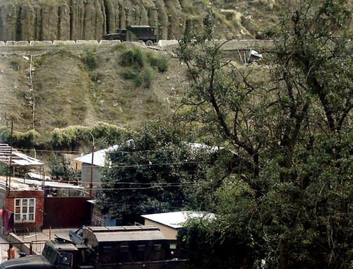 Поселок Временный, блокированный силовиками. Дагестан, Унцукульский район, 24 сентября 2014 г. Фото очевидца