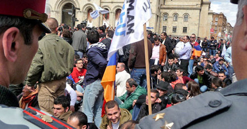 Акция протеста против пенсионной реформы. Ереван, 9 апреля 2014 г. Фото Армине Мартиросян для "Кавказского узла"