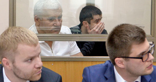 Саид Амиров и Юсуп Джапаров (слева направо на заднем плане), на переднем плане - защита. Фото Олега Пчелова для "Кавказского узла"