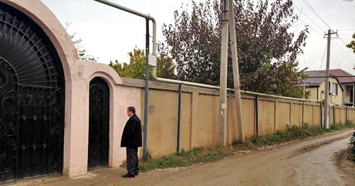 Дом на окраине Махачкалы, в котором проходит голодовка. Ноябрь 2014 г. Фото Патимат Махмудовой для "Кавказского узла"