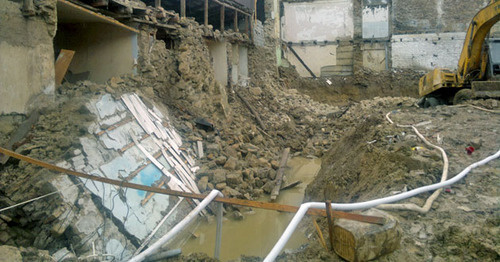 Дом на улице Даниялова, в котором в результате строительства на соседнем участке обрушилась стена. Махачкала, ноябрь 2014 г. Фото Расула Магомедова