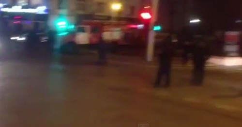 На месте пожара в здании УФСБ. Махачкала, 5 декабря 2014 г. Кадр из видео "Кавказского узла"