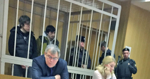 Тимирлан Цацаев и Аслан Каутаров в зале суда. Москва, 24 декабря 2014 г. Фото: Азамат Минцаев