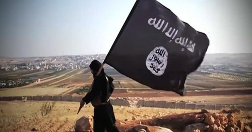Флаг "Исламского государства". Стоп-кадр видео, размещенного на сервисе YouTube