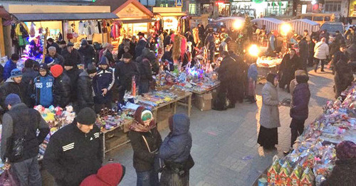 Праздничная торговля в Махачкале. 31 декабря 2014 г. Фото Магомеда Магомедова для "Кавказского узла"