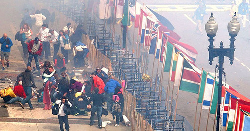 Первые минуты после взрыва в Бостоне. 15 апреля 2013 г. Фото: Aaron Tang https://ru.wikipedia.org