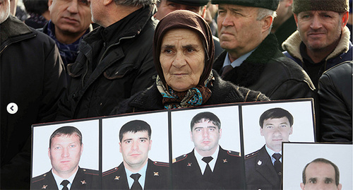 Участница митинга против пособников террористов в грозном 13 декабря 2014. http://www.parlamentchr.ru/press-centre/fotoreportazhi/1784-2014-208