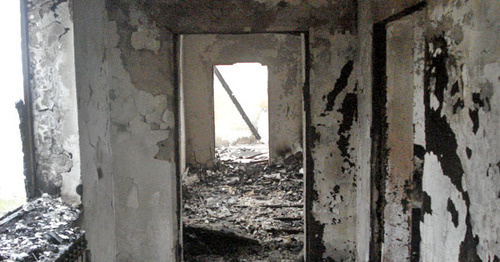 В сожженном силовиками доме в селе Янди. Ачхой-Мартановский район Чечни, октябрь 2014 г. Фото пресс-службы ПЦ «Мемориал»