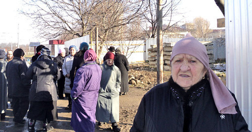 Жители Нальчика провели акцию против строительства многоэтажки на улице 2-ой Таманской дивизии. 15 января 2015 г. Фото Людмилы Маратовой для "Кавказского узла"