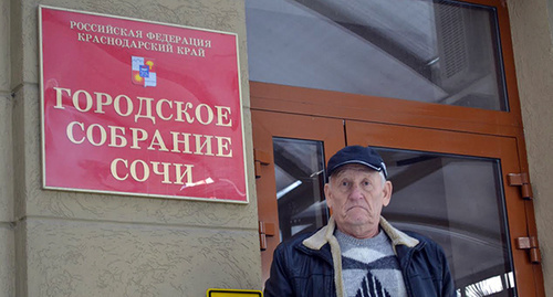 Олимпийский строитель Николай Белугин, которому не выдали за год работы зарплату. Фото Светланы Кравченко