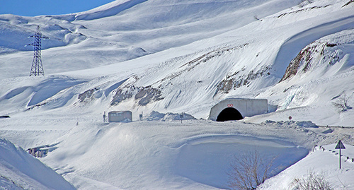 Тоннель в горах на военно-грузинской дороге. Фото Ахмеда Альдебирова для "Кавказского узла"