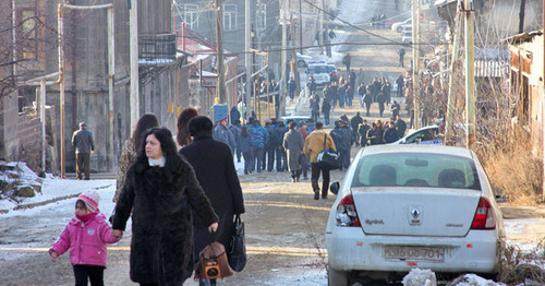 Улица возле церкви Святого Ншана в Гюмри, где проходила панихида по Сереже Аветисяну. 20 января 2015 г. Фото Нарека Тумасяна для «Кавказского узла»