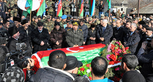 Похороны солдата в селе Бёюк Дехне Шекинского района Азербайджана, 2 февраля 2015 год. Фото: http://www.vesti.az/news/235354#ad-image-4 