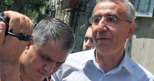 Интигам Алиев (справа) во время задержания. Баку, 8 августа 2015 г. Фото Азиза Каримова для "Кавказского узла"