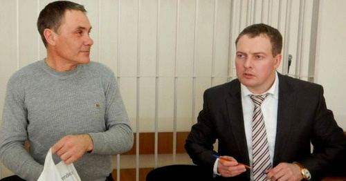 Евгений Витишко (слева) и его адвокат Сергей Локтев. Фото: Александр Савельев http://ewnc.org/node/17701