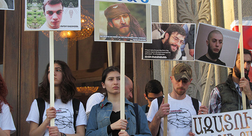 Митинг «Учредительного парламента» в поддержку арестованных активистов. Ереван, 17 апреля 2015 г. Фото Армине Мартиросян для «Кавказского узла»