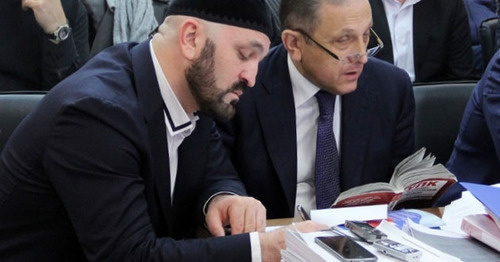 Адвокат Саид-Магомед Чапанов (слева). Фото Магомеда Туаева для "Кавказского узла"
