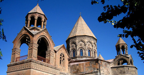 Эчмиадзинский кафедральный собор. Фото: Butcher https://ru.wikipedia.org